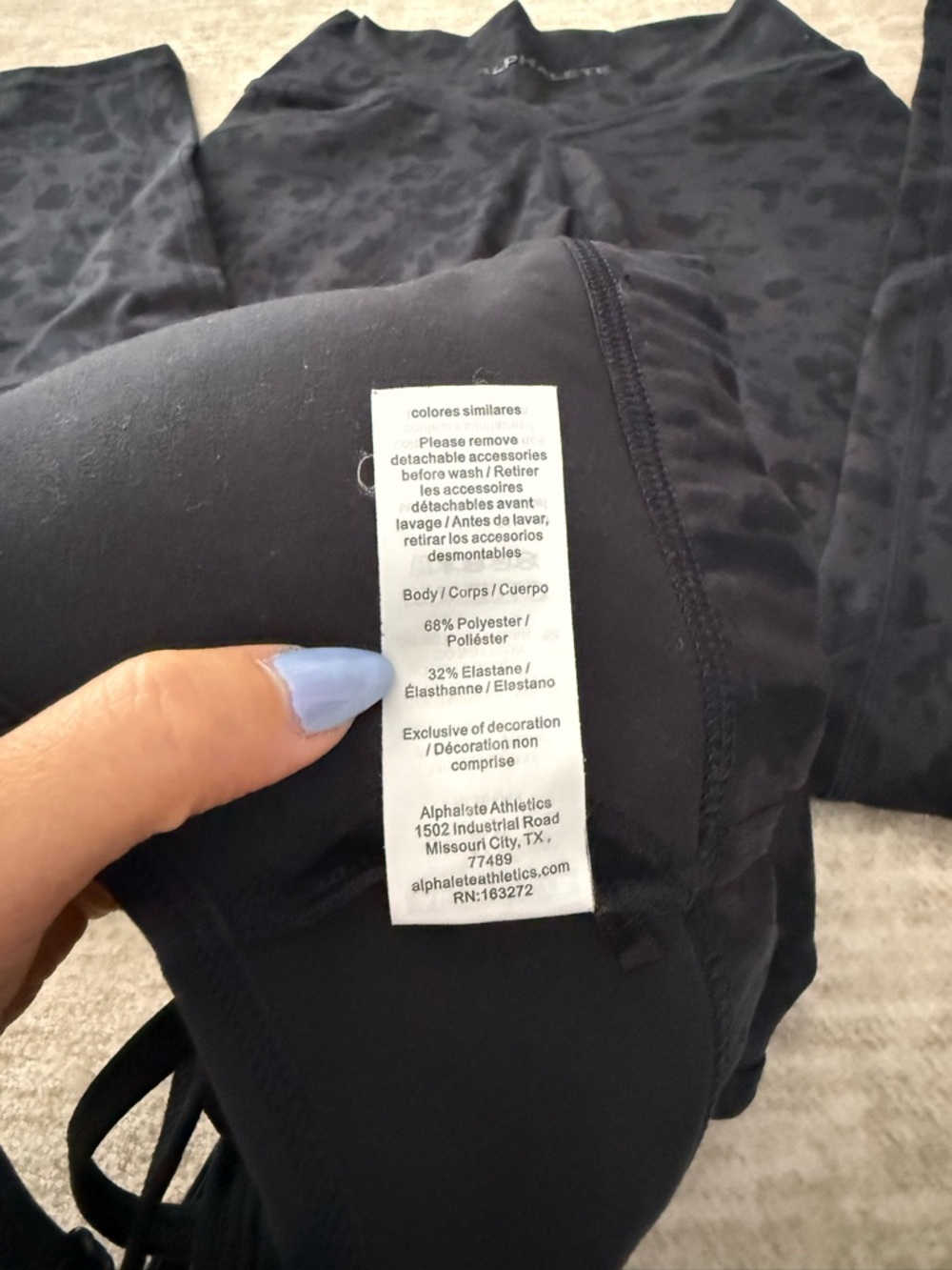 Alphalete Surface Limitless Bra and Power Legging Set โ Pebble Black - Picture 4 of 8